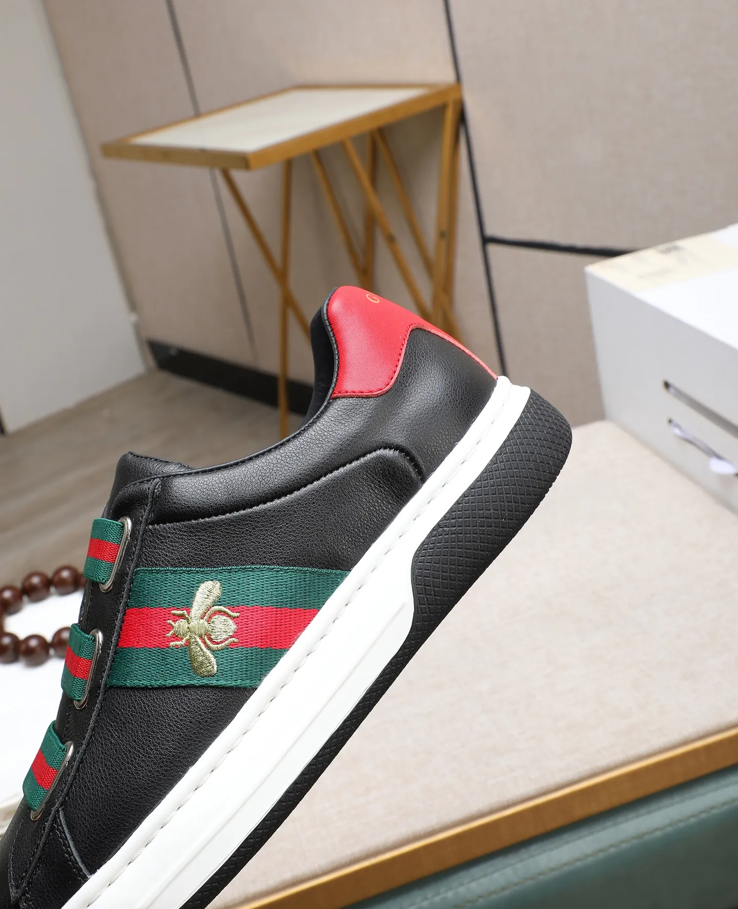 Men's shoes 💰480 GUCCI🔍🔍The latest models are available simultaneously at the counter. Original calfskin imported from Italy, genuine leather lining, (high-end, extravagant, and classy) with exquisite workmanship. Soles: Original soles specially provided by the original factory. ⚠Exclusive double-layer movable molded soles are super comfortable⚠. Photos of the real thing. 🎬The real thing is even better.